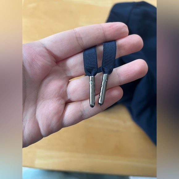 Lululemon On The Fly Crop *Woven 23" - Picture 5 of 15